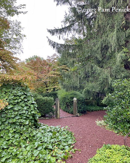 35_Evergreens_Stone_gateposts.jpg