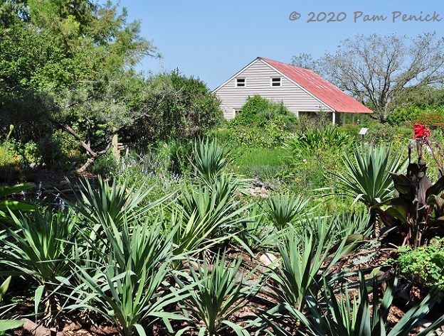 13_Yuccas_Garden_house.jpg