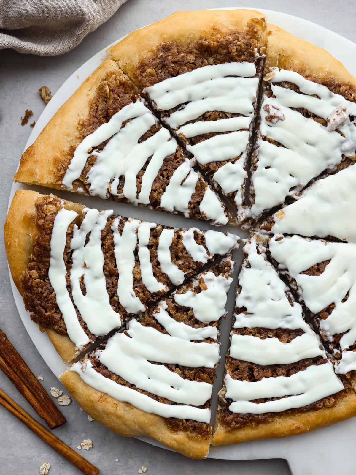 cinnamonrollpizza-2.jpg