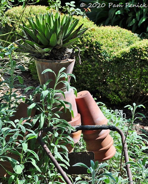 04_Pot_person_w_agave_hair.jpg