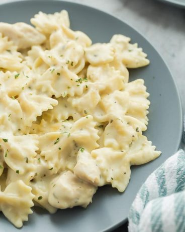 instant pot chicken alfredo pasta on plate instant pot chicken alfredo pasta on plate
